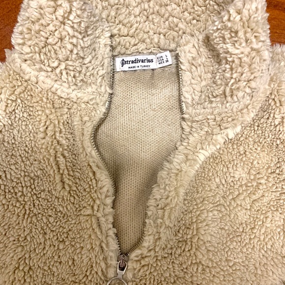 furry quarter zip from stradivarius, size L - Picture 2 of 2